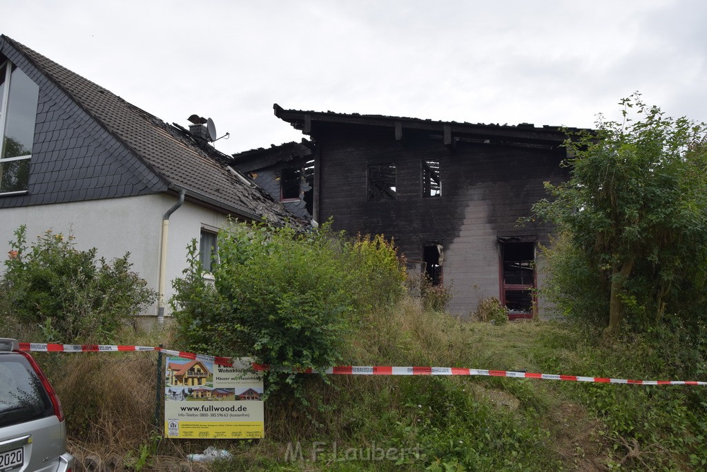 Schwerer Brand in Einfamilien Haus Roesrath Rambruecken P089.JPG - Miklos Laubert